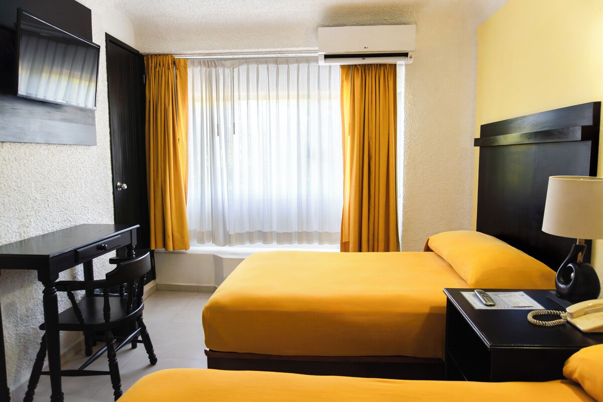Premium bedding, desk, WiFi (free)