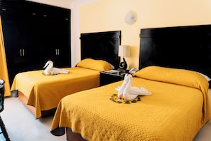 Premium bedding, desk, cots/infant beds, free WiFi