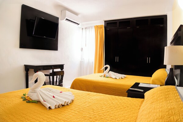 Rom – standard, 2 dobbeltsenger | Sengetøy av topp kvalitet, skrivebord og wi-fi (inkludert)