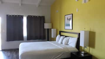 Bureau, fer et planche Ă repasser, Wi-Fi gratuit, draps fournis