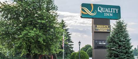 A Quality Inn sign with a Banquets Conference Center sign below it.