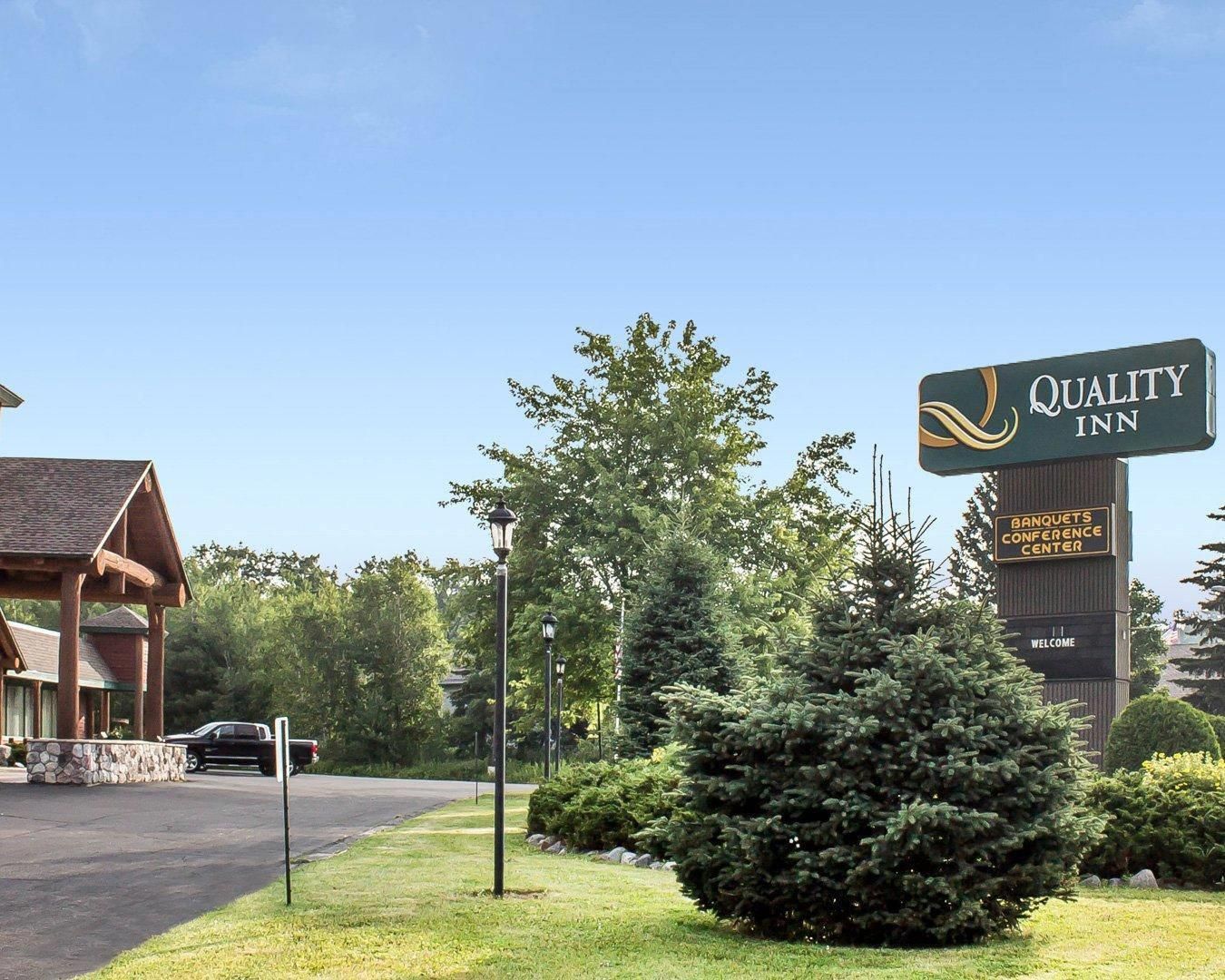 A Quality Inn sign with a Banquets Conference Center and a welcoming message.
