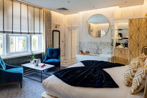 Feature Room | In-room safe, desk, laptop workspace, iron/ironing board