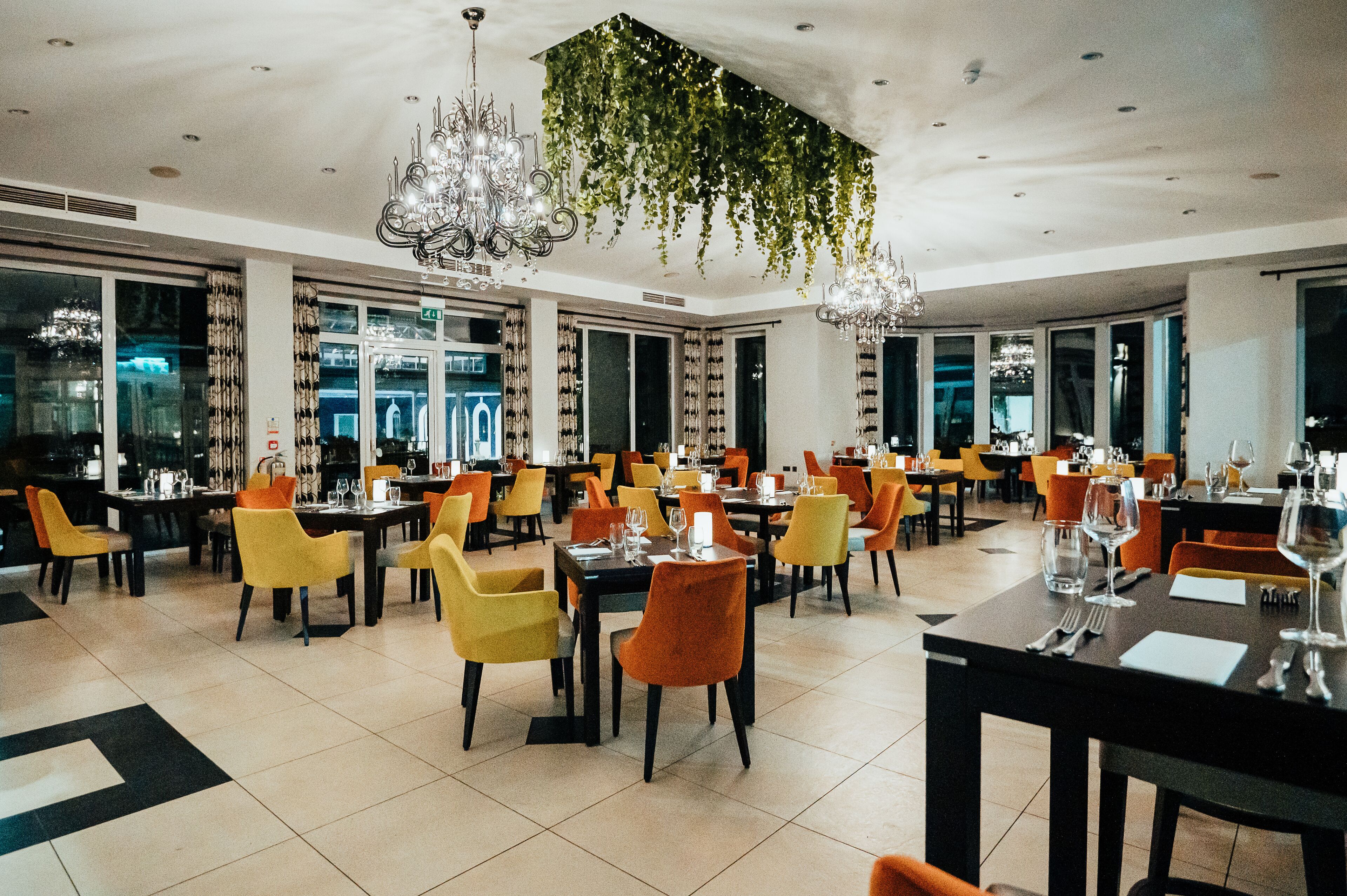 breakfast, lunch, dinner served; british cuisine