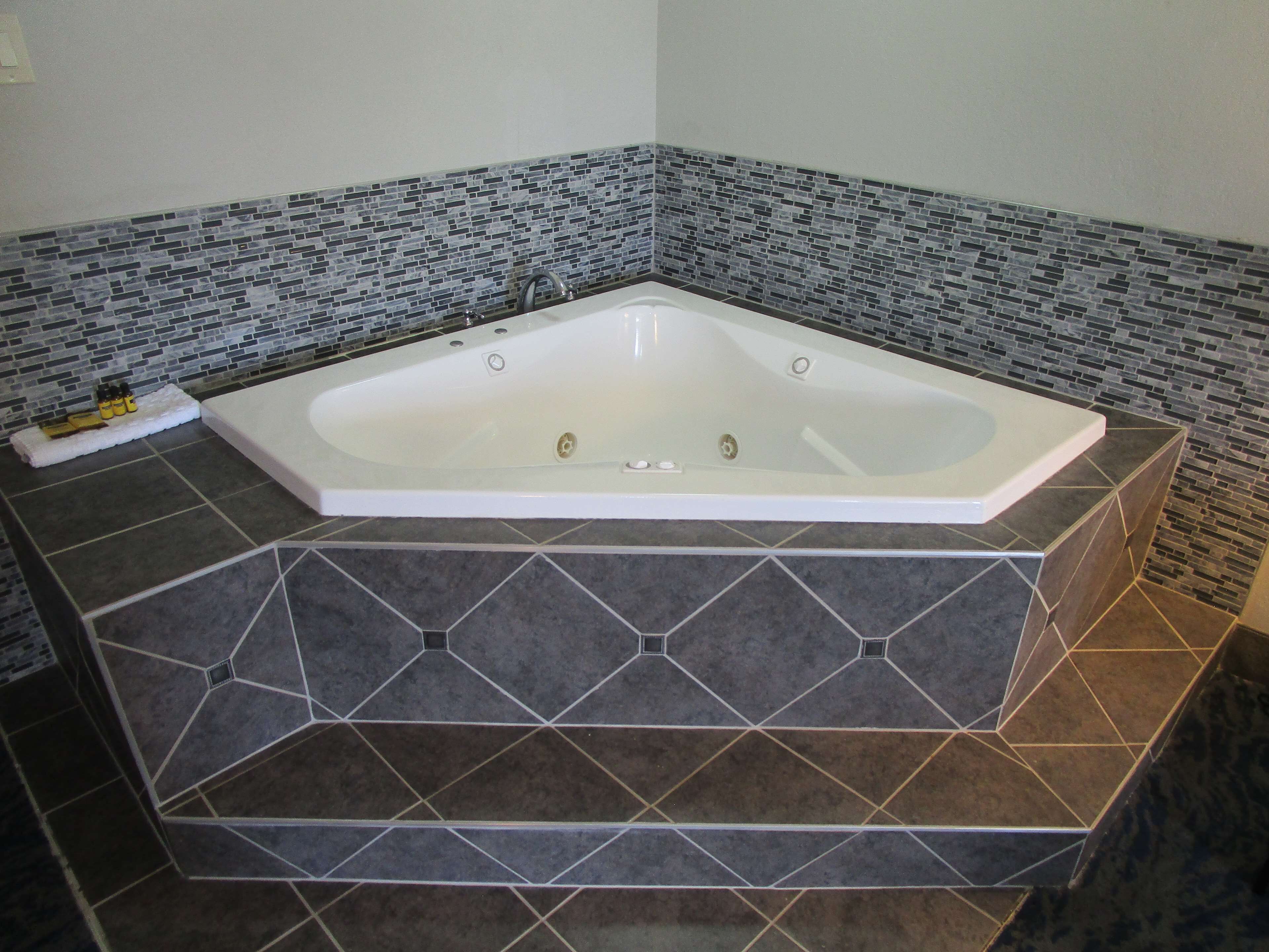 suite, 1 king bed with sofa bed, non smoking, jetted tub (with sofabed) | egyptian cotton sheets, premium bedding, pillow-top beds, desk