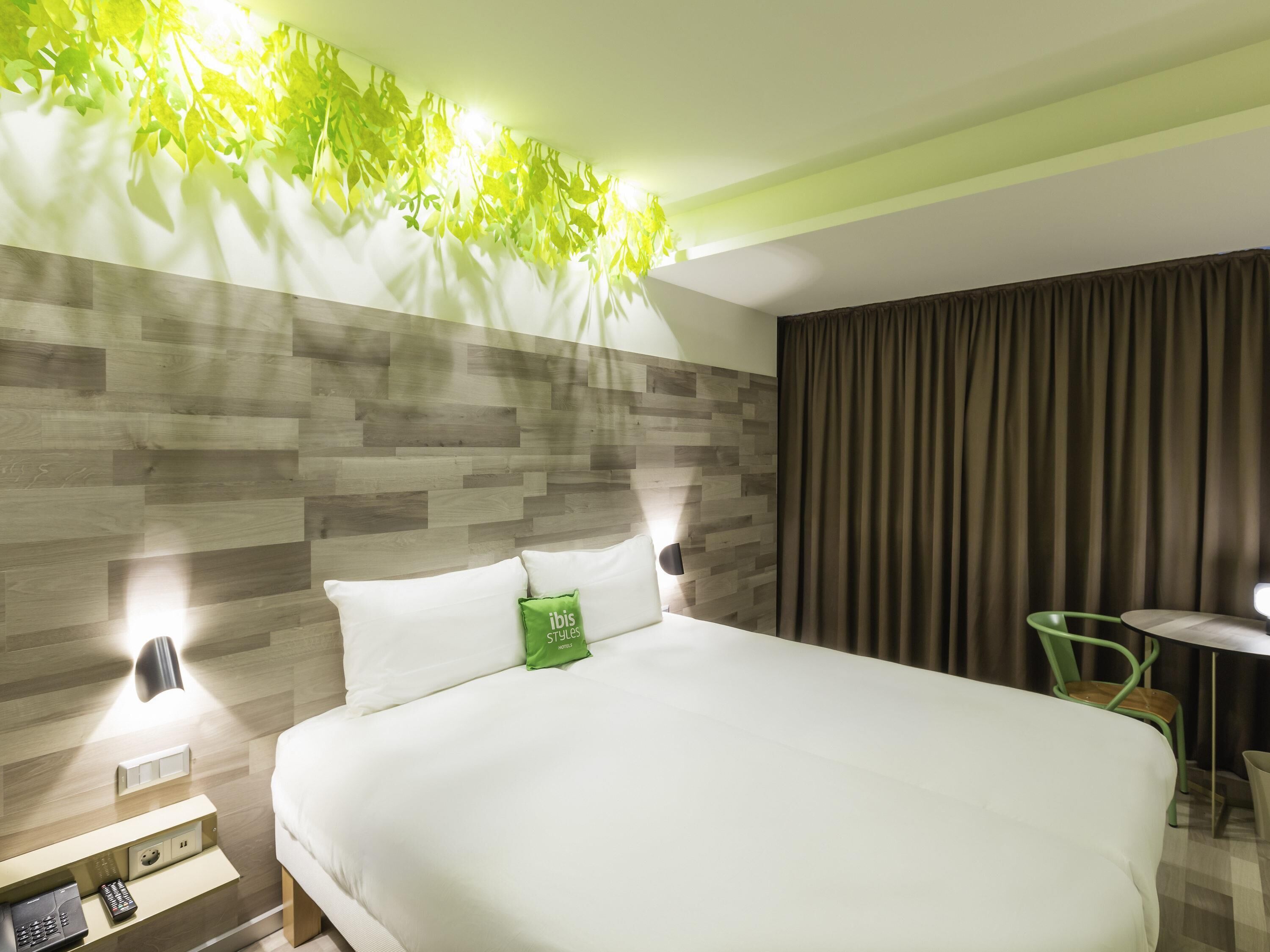 Literie de qualité, couette en duvet, lit avec matelas Select Comfort