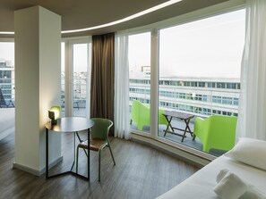 Premium bedding, down duvets, Select Comfort beds, in-room safe - ibis Styles Lisboa Centro Marquês de Pombal (Lisbon)