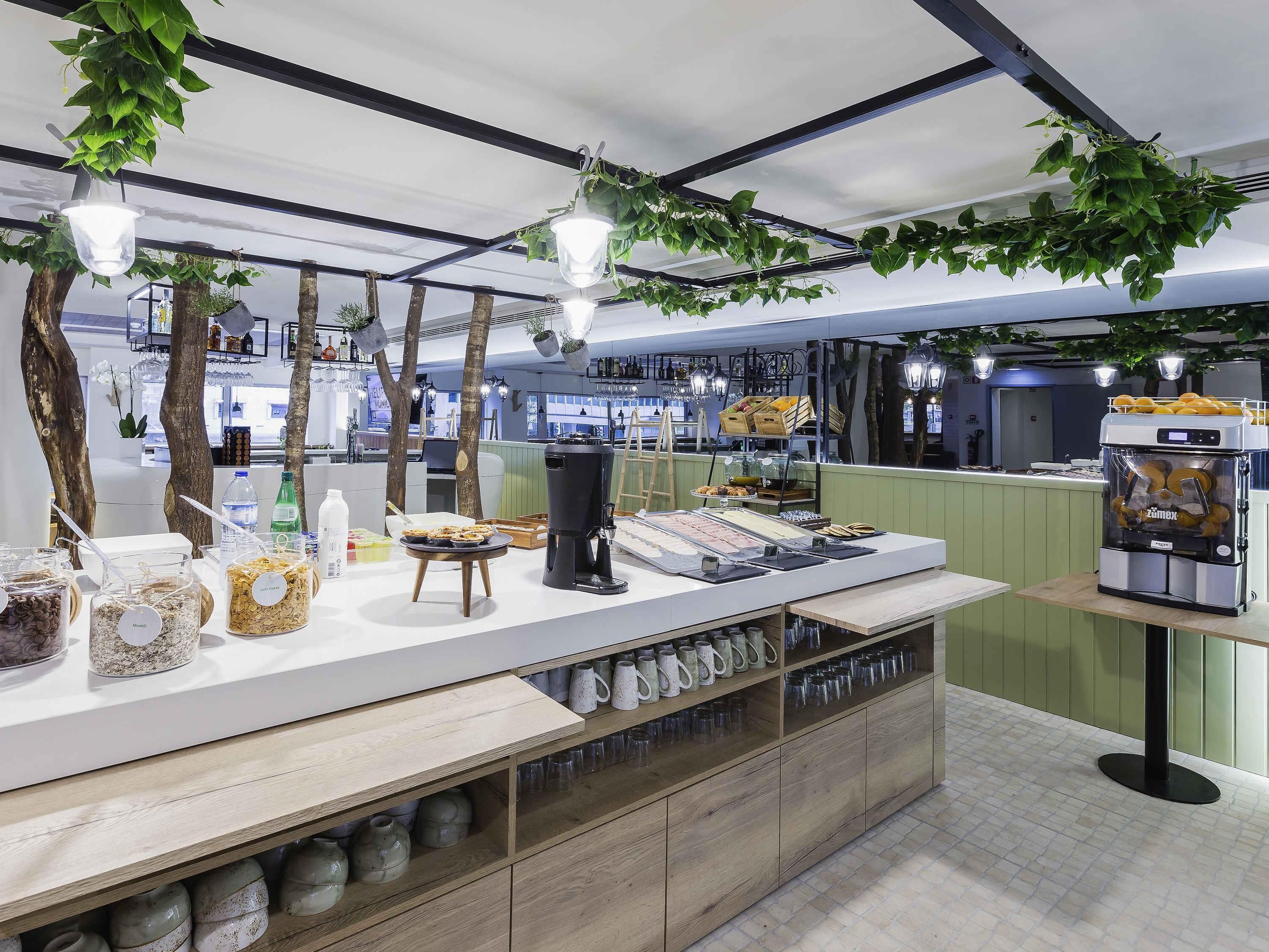 daily continental breakfast (eur 9 per person)