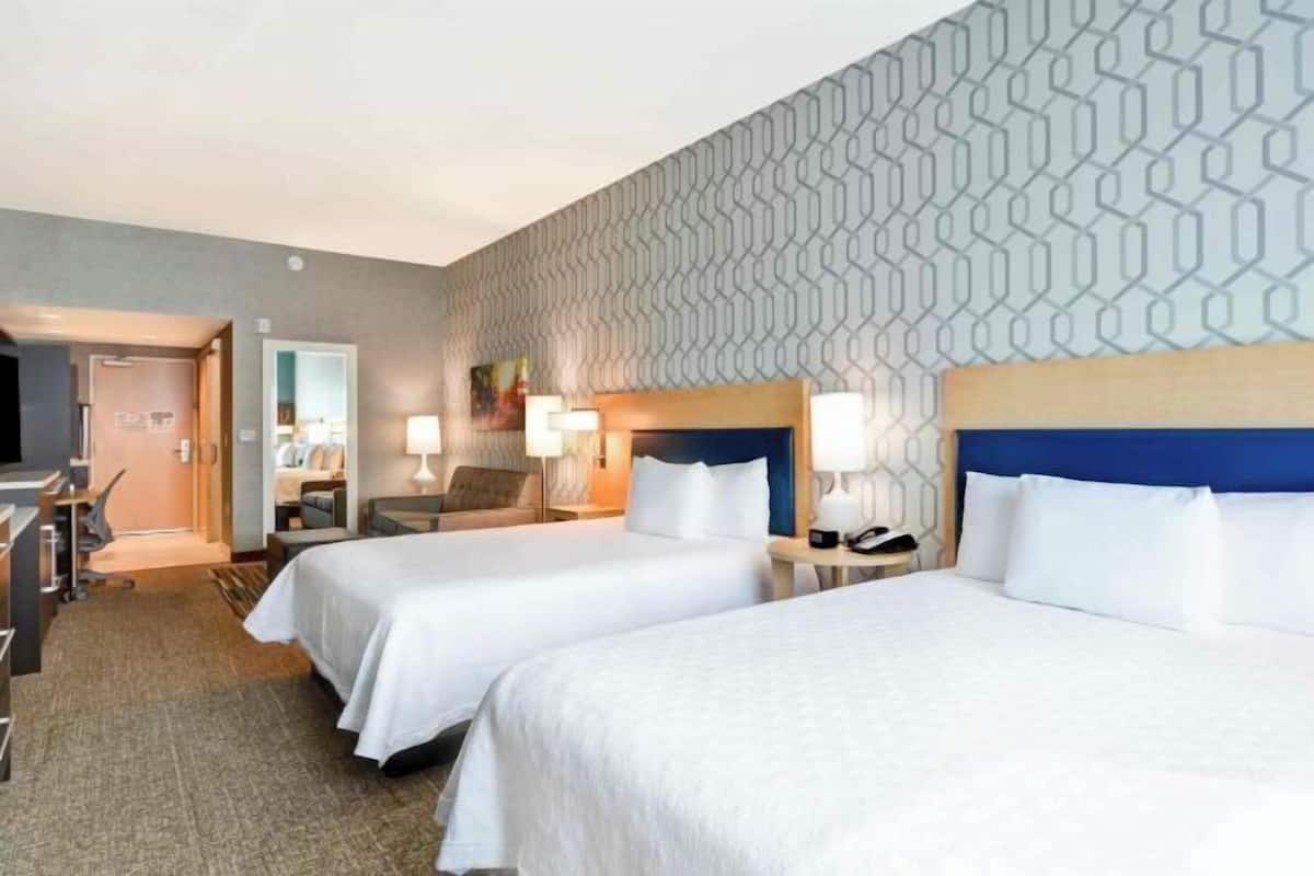 Hypo-allergenic bedding, in-room safe, desk, laptop workspace