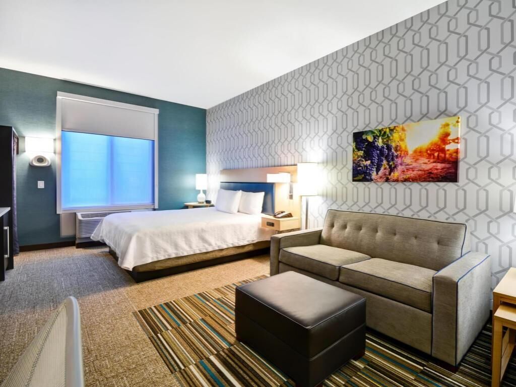 Hypo-allergenic bedding, in-room safe, desk, laptop workspace