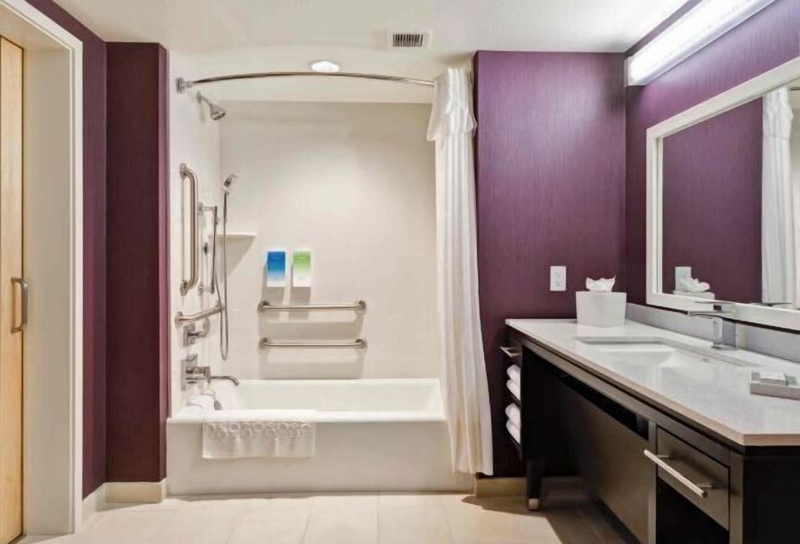 Articles de toilette gratuits, sèche-cheveux, serviettes fournies