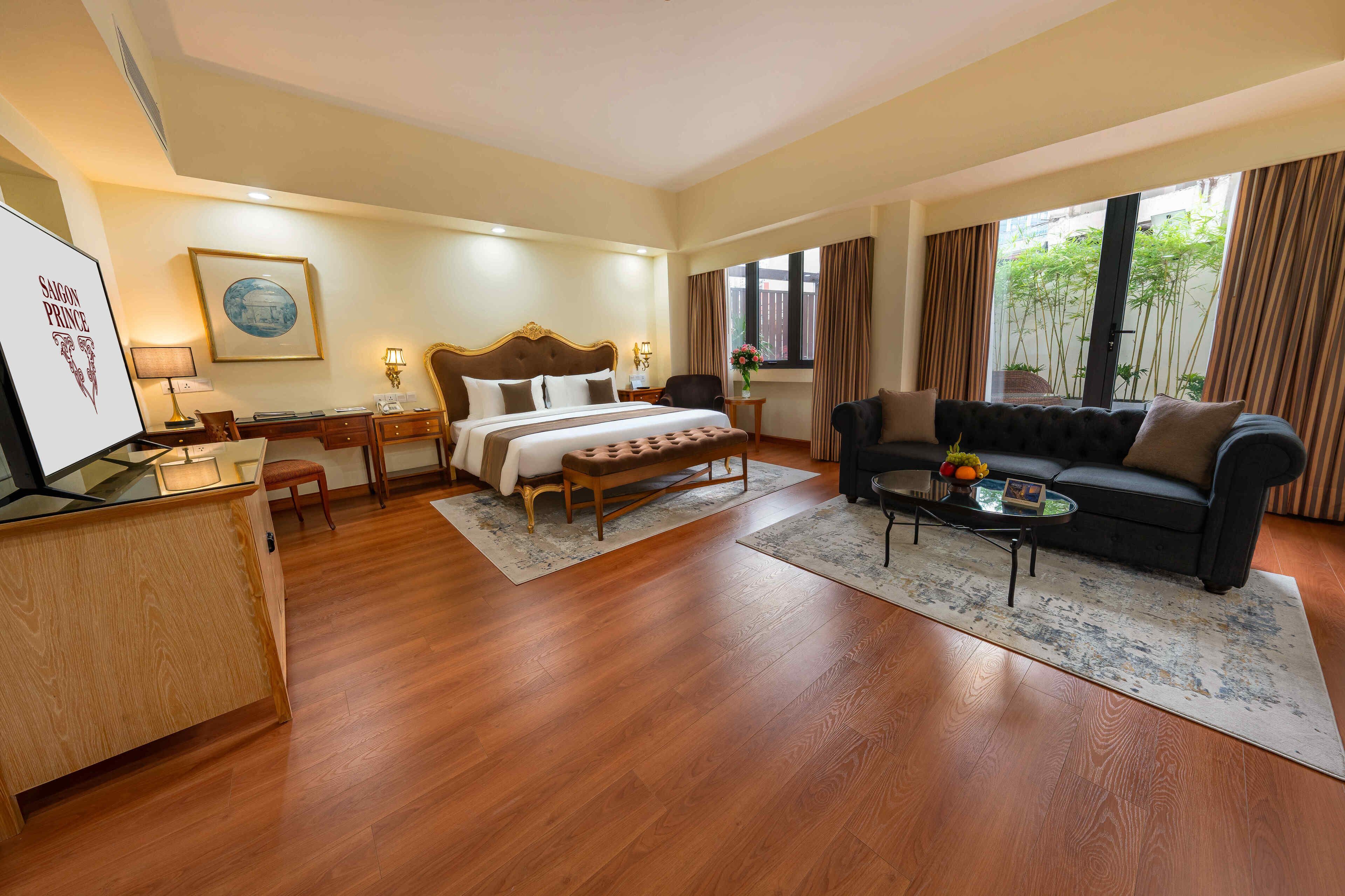 club grand suite | 1 bedroom, down duvets, pillow-top beds, minibar