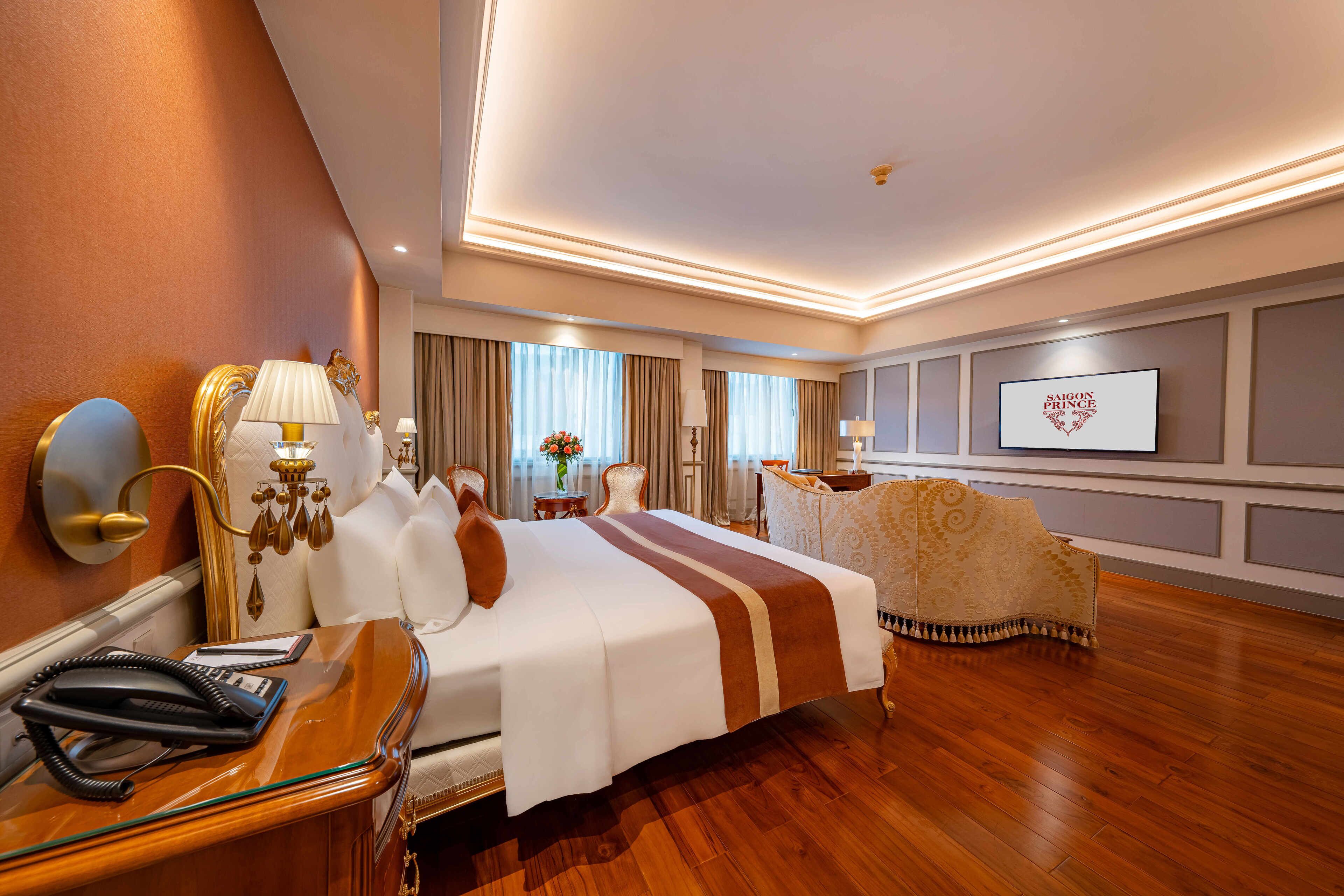 club grand suite | 1 bedroom, down duvets, pillow-top beds, minibar