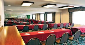 A conference room with multiple tables and chairs, arranged in rows. - Shilo Inn Suites Ocean Shores (Ocean Shores)
