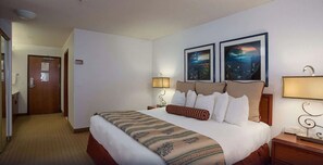 In-room safe, desk, laptop workspace, iron/ironing board - Shilo Inn Suites Ocean Shores (Ocean Shores)