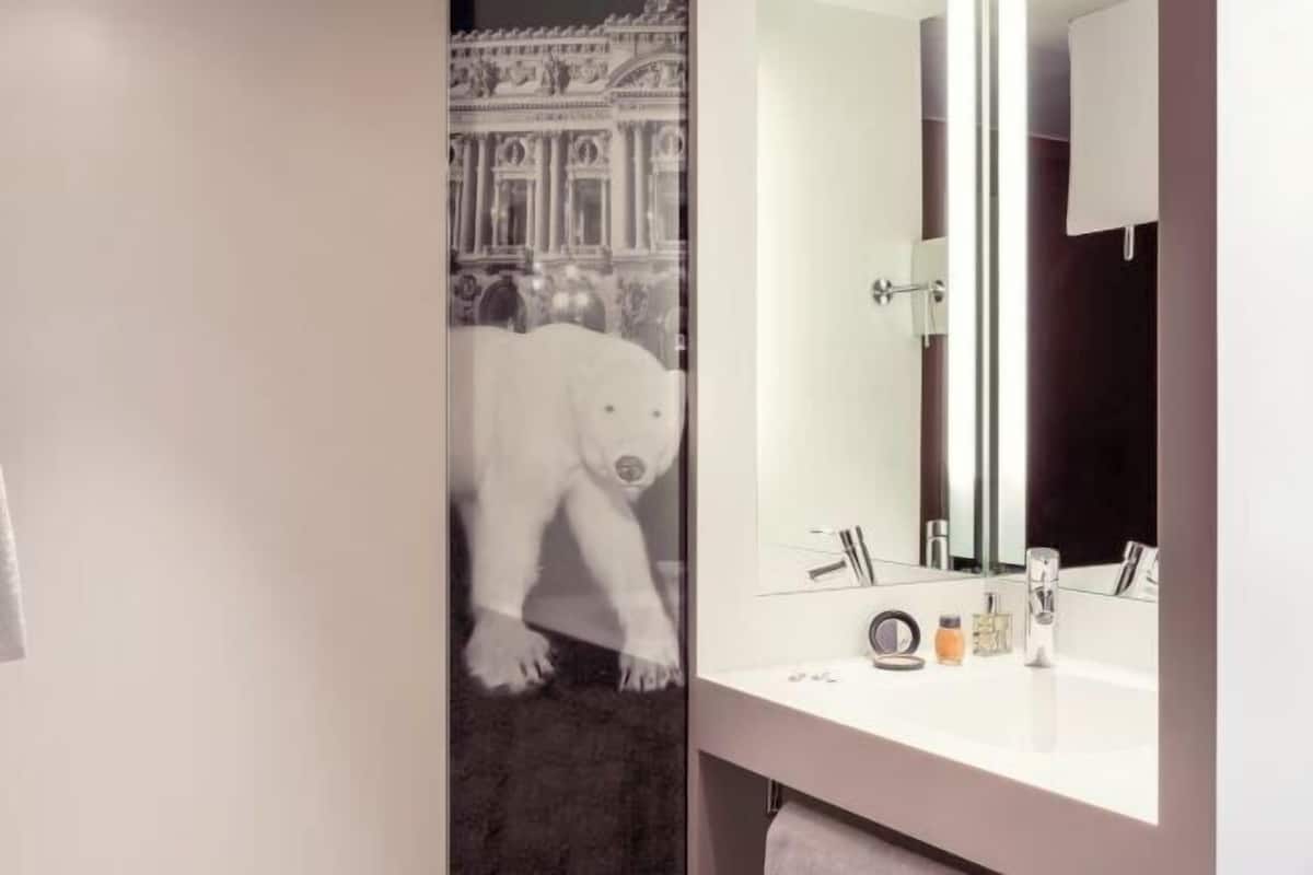 Bathroom | Rainfall showerhead, eco-friendly toiletries, hair dryer, towels