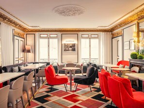 Daily buffet breakfast (EUR 21 per person) - Mercure Paris Opéra Louvre (Paris)
