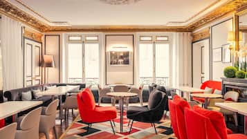 Café da manhã com buffet diário (EUR 21 por pessoa)