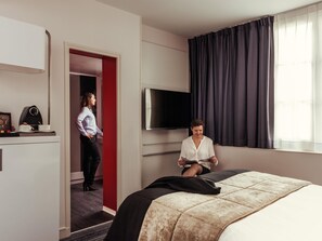 Privilege, Habitación, 1 cama doble | Ropa de cama de alta calidad, minibar, caja fuerte