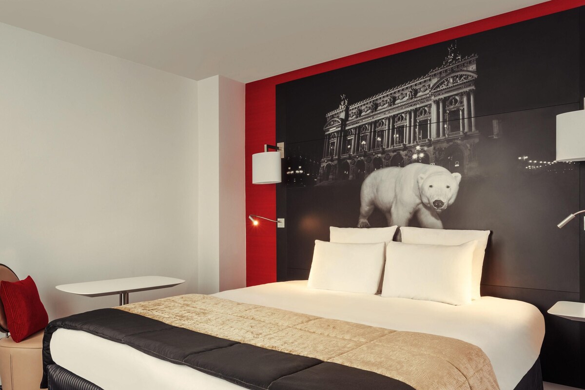 Premium bedding, minibar, in-room safe, desk