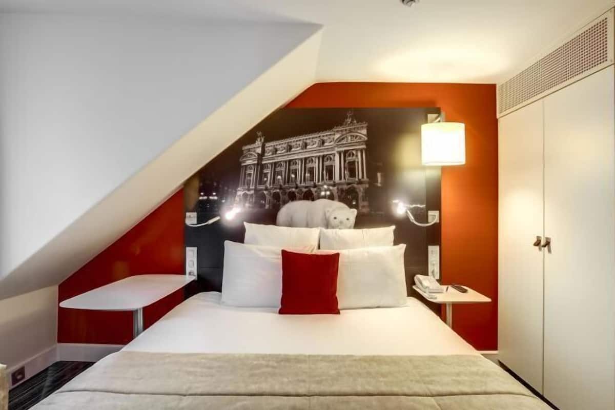 Roupas de cama premium, frigobar, cofres nos quartos