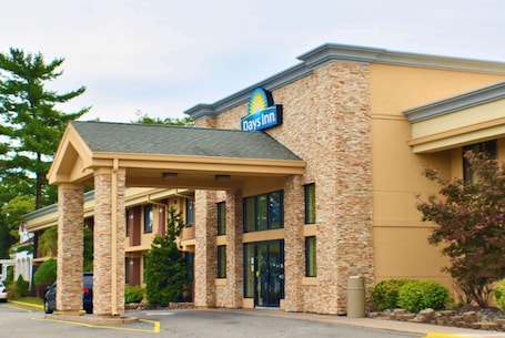 Exterior. Days Inn by Wyndham Wayne
