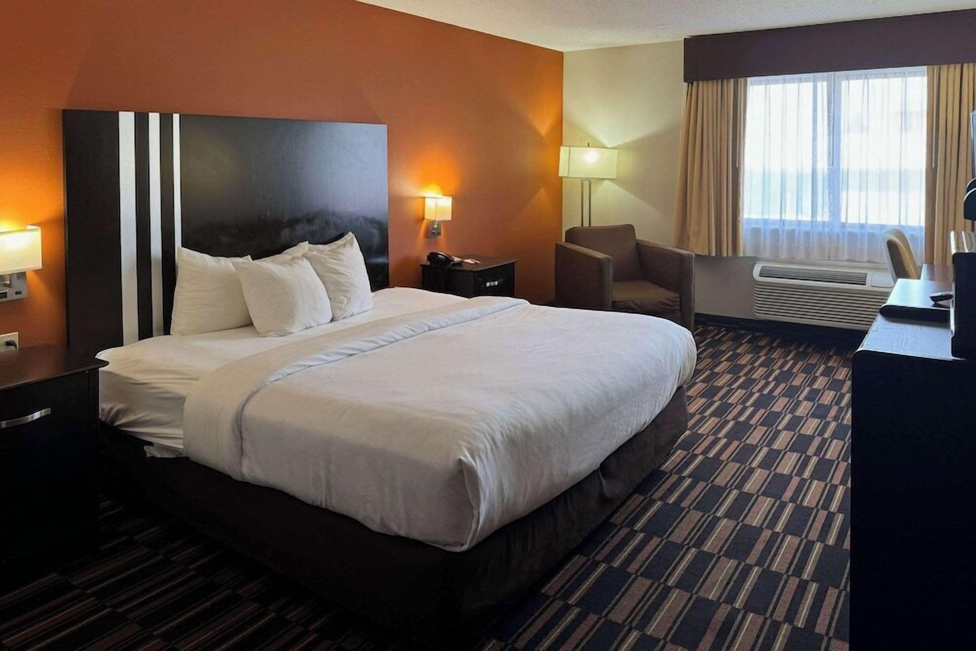 Desk, iron/ironing board, free WiFi, bed sheets
