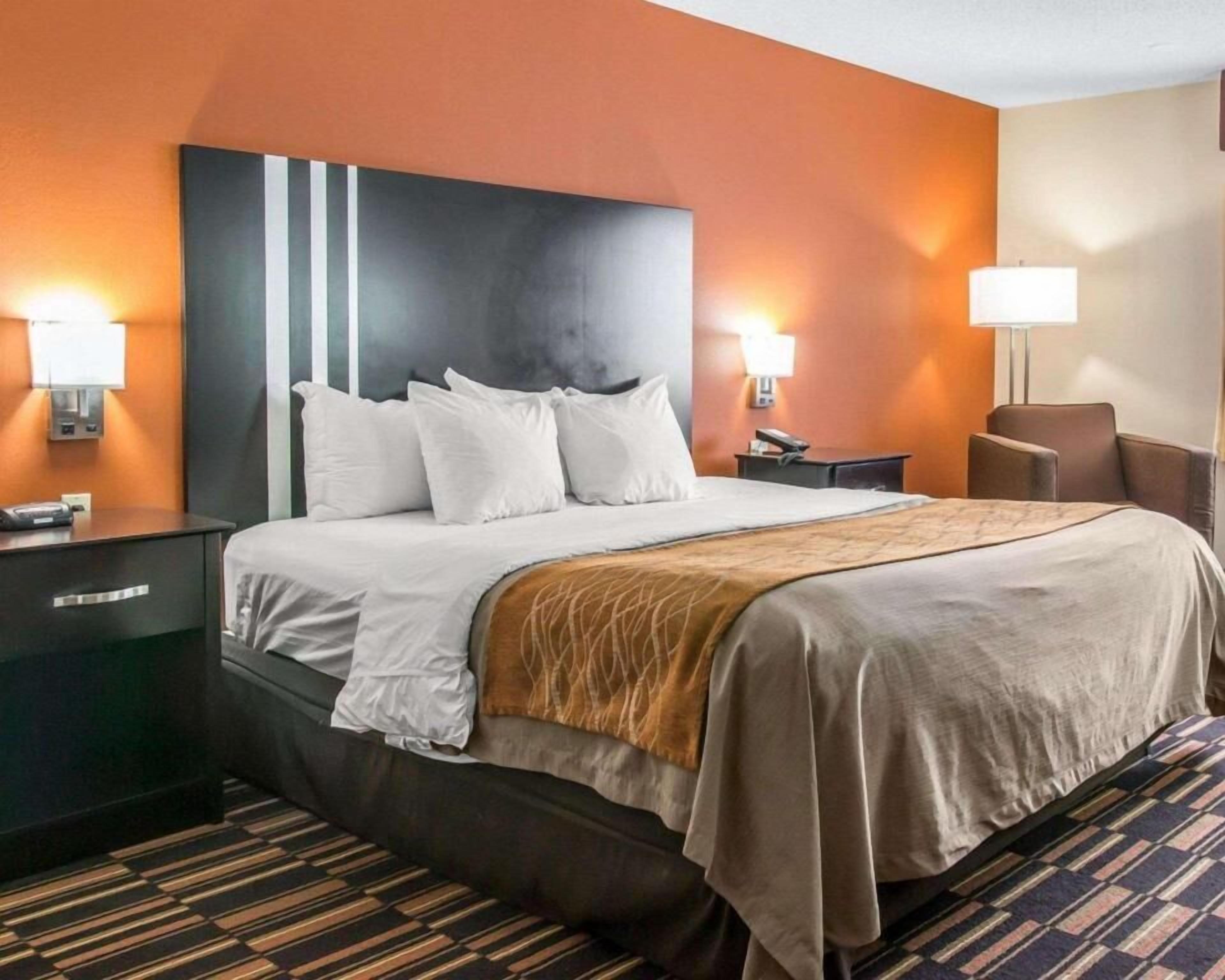 Desk, iron/ironing board, free WiFi, bed sheets