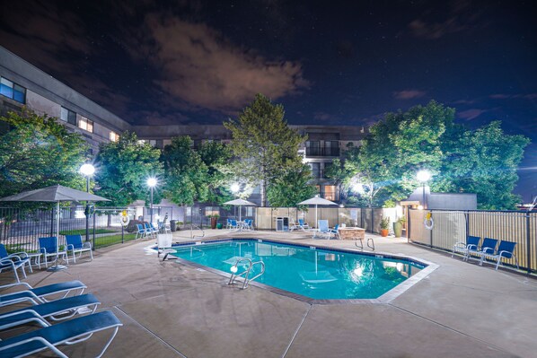 Seasonal outdoor pool, open 8:00 AM to 10 PM, pool umbrellas