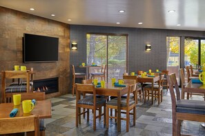 Local and international cuisine - Four Points by Sheraton Salt Lake City Airport (Salt Lake City)