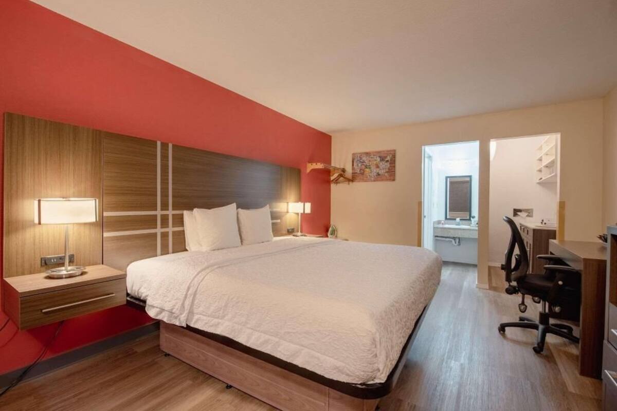 Luxe beddengoed, een kluis op de kamer, een bureau