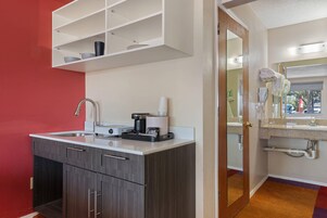 Room, 1 King Bed, Accessible, Non Smoking | Premium bedding, in-room safe, desk, iron/ironing board