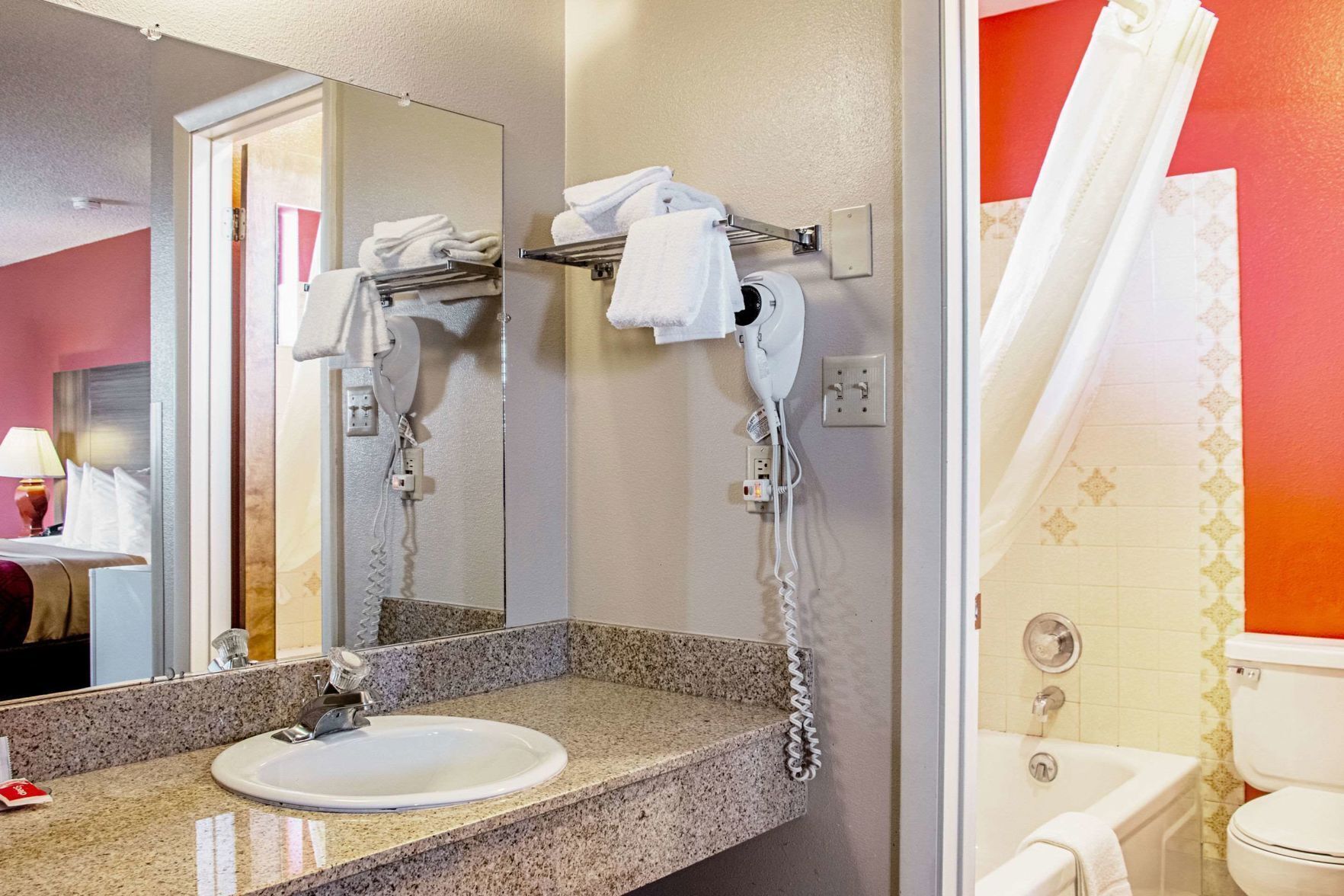 Bañera con ducha, cabezal de ducha con hidromasaje
