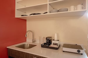 Room, 1 King Bed, Accessible, Non Smoking | Premium bedding, in-room safe, desk, iron/ironing board