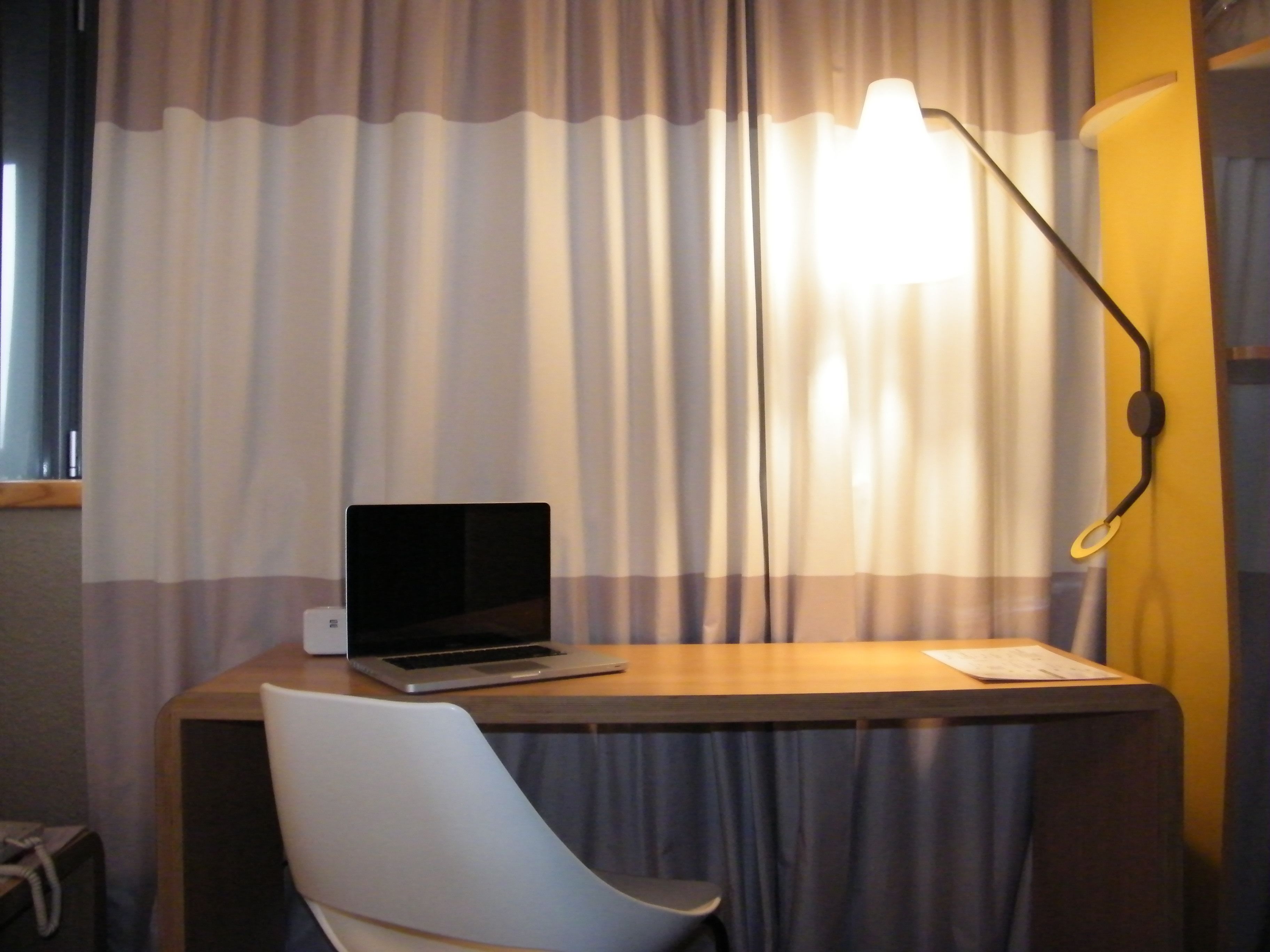in-room business centre