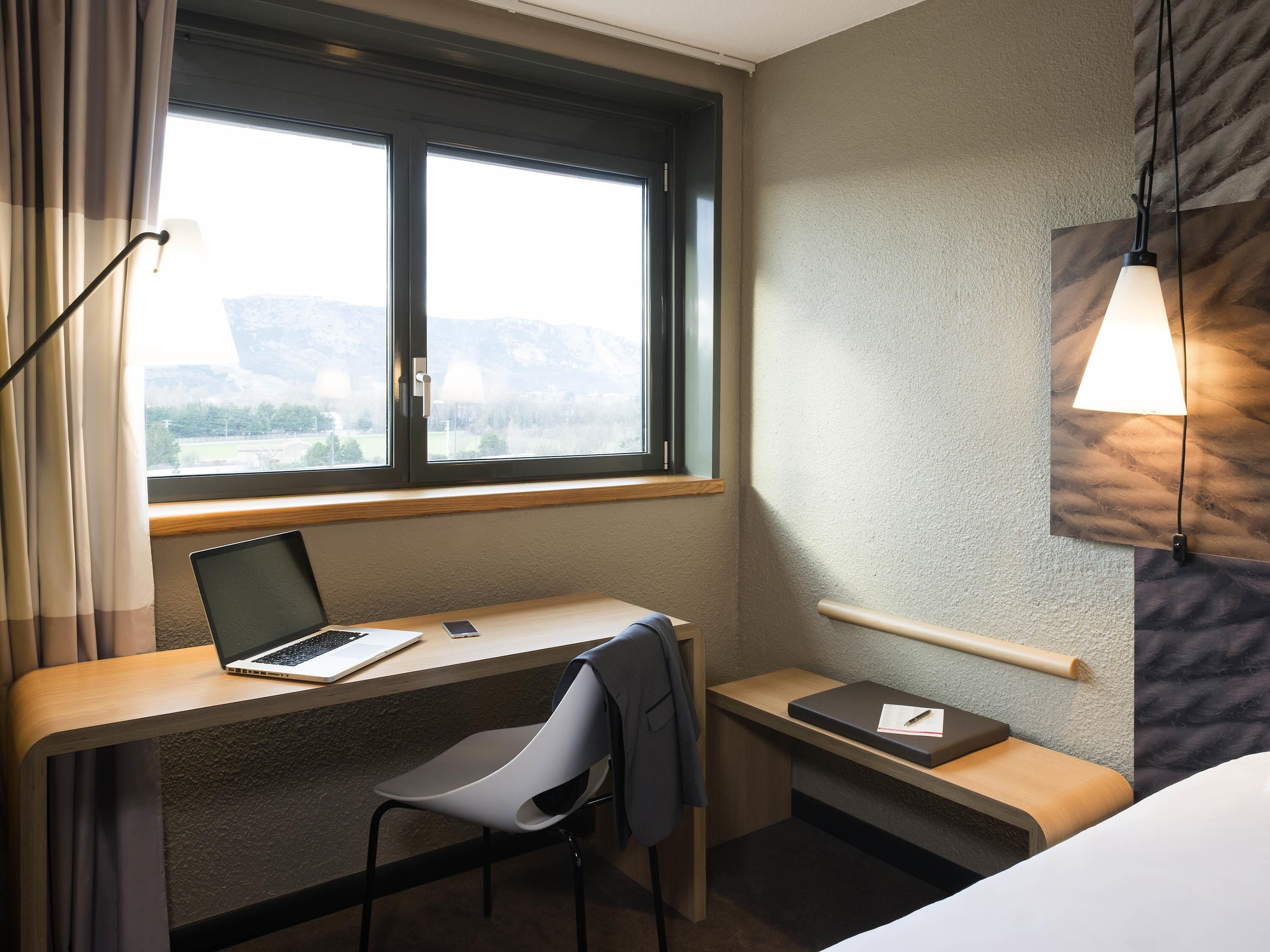 Literie de qualité supérieure, coffres-forts dans les chambres, bureau