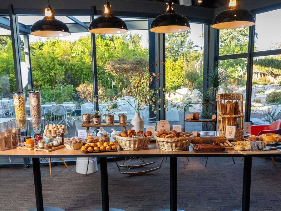 Petit déjeuner buffet servi tous les jours en supplément
