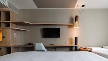 Chambre Standard, 1 lit double et 1 canapé-lit | Literie de qualité supérieure, coffres-forts dans les chambres, bureau