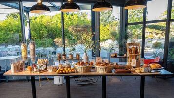 Daily buffet breakfast for a fee