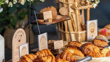 Café da manhã com buffet todos os dias mediante uma taxa