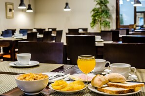 Kontinental frukost varje dag (EUR 5 per person)