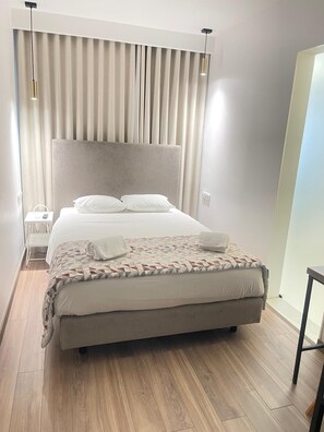 Minibar, desk, iron/ironing board, free cribs/infant beds - Flamingo (Lisbon)