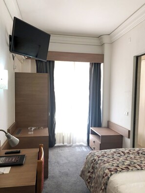 Minibar, skrivbord, strykjärn/strykbräda och gratis barnsängar