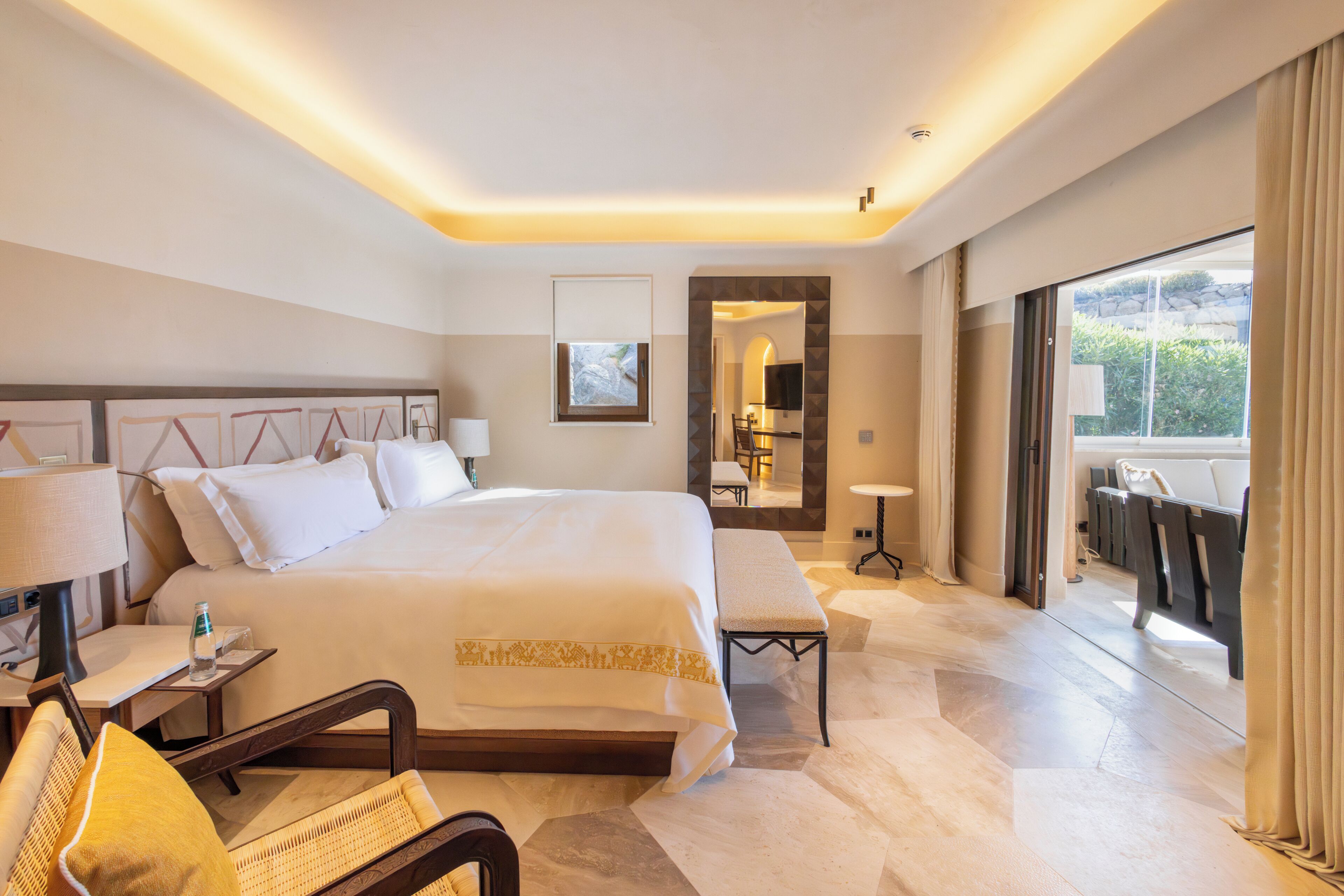 deluxe room (frontline sea) | premium bedding, minibar, in-room safe, individually decorated