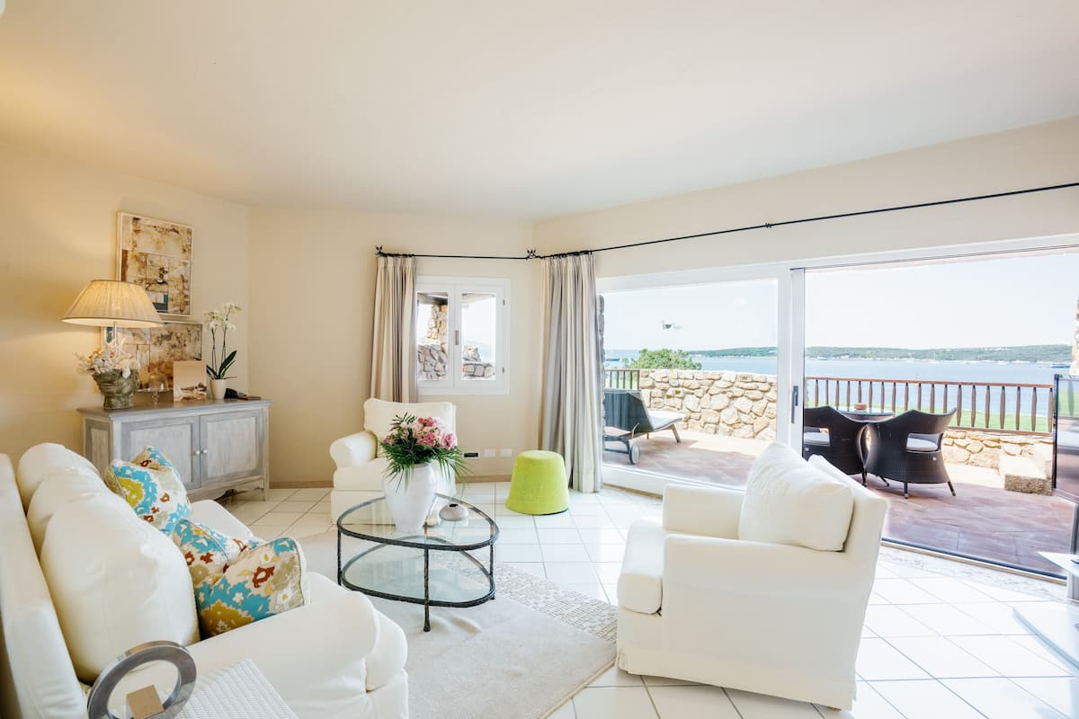 Suite (Sea Suite) | Living area | LCD TV, DVD player, pay movies