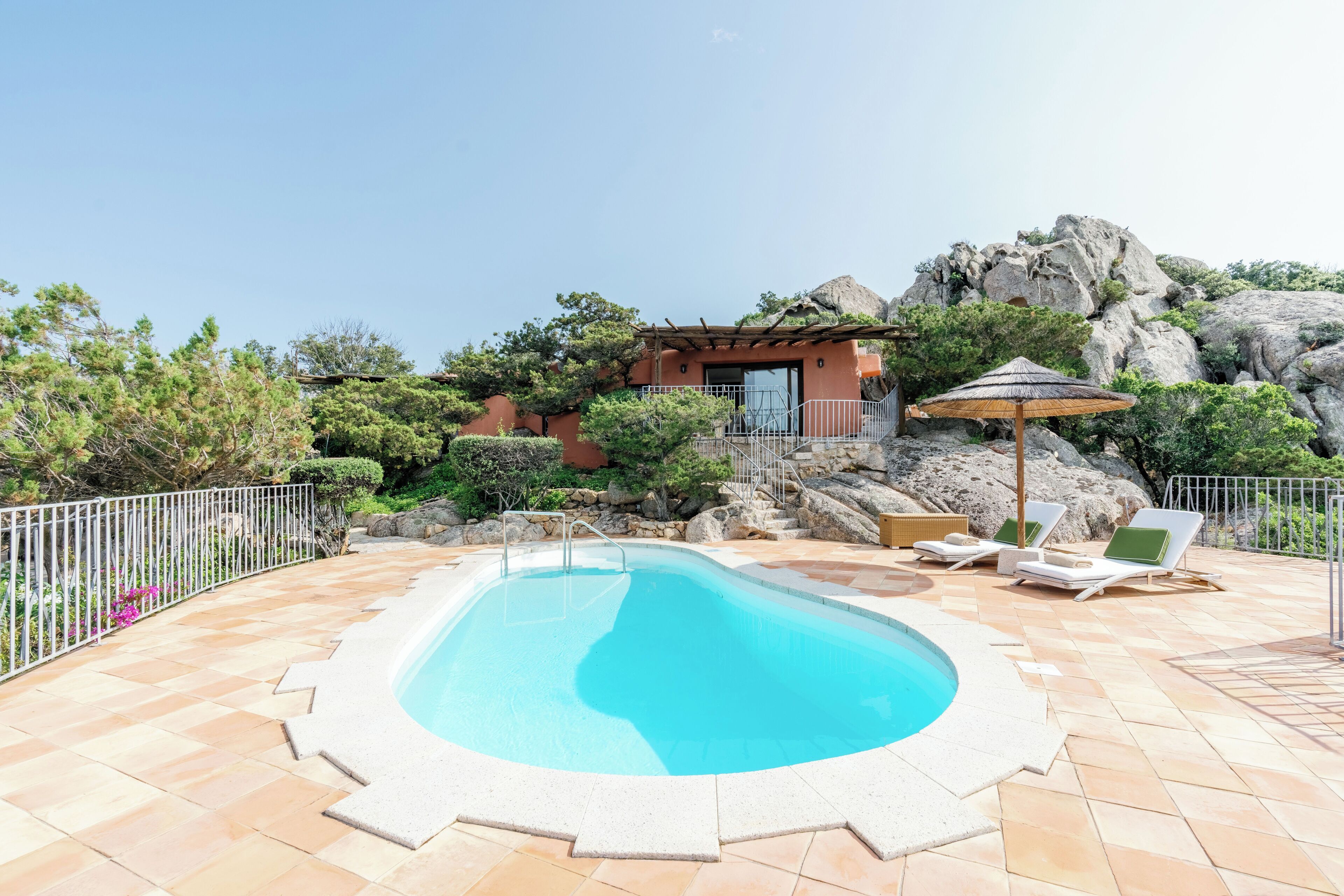 Suite (Roccia Pool Suite) | Hochwertige Bettwaren, Minibar, Zimmersafe, individuell dekoriert