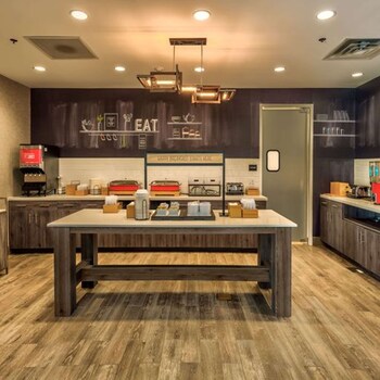 Free daily buffet breakfast at Hampton Inn & Suites South Lake Tahoe