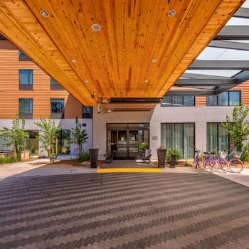 Hotel Exterior at Hampton Inn & Suites South Lake Tahoe