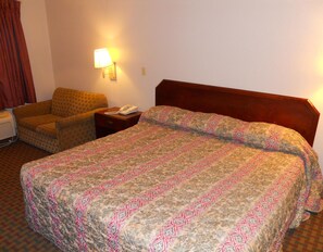 Iron/ironing board, rollaway beds, free WiFi