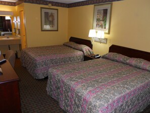 Iron/ironing board, rollaway beds, free WiFi - America's Best Inn and Suites Beaufort (Beaufort)